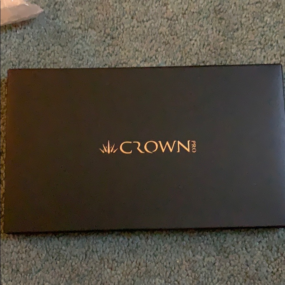 Crown cosmetics eyeshadow palette